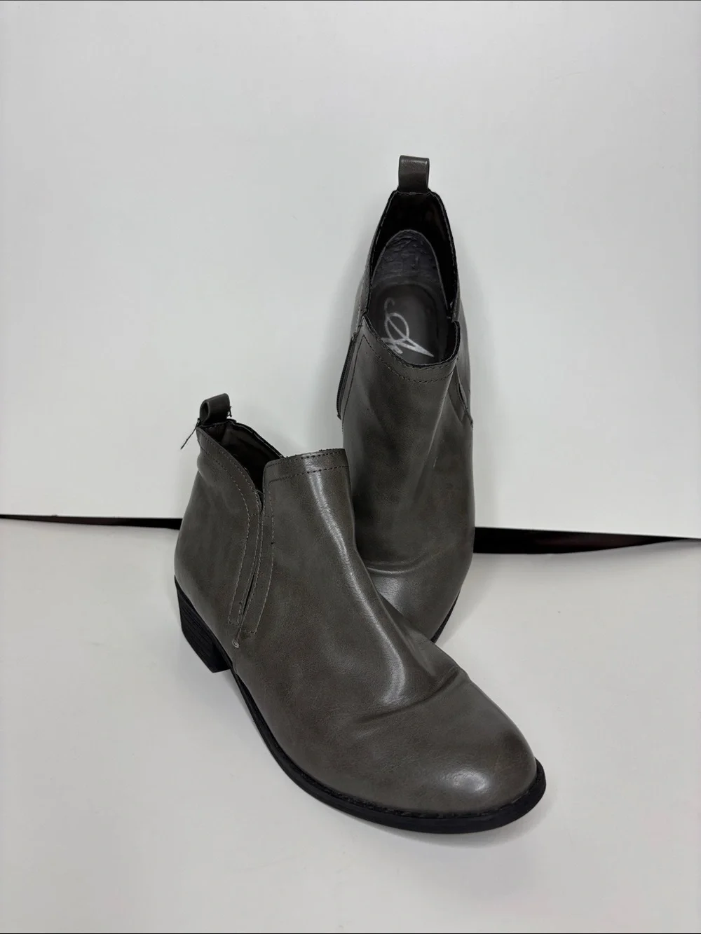 American Rag size 7W Gray Ankle Booties